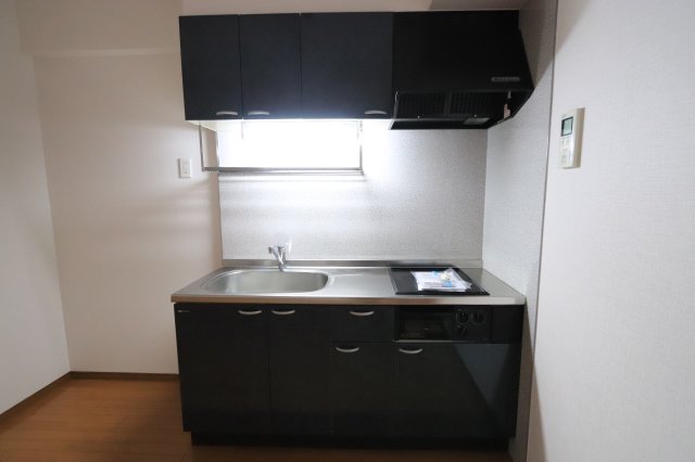キッチン　※別部屋のお写真で、現況優先と致します。