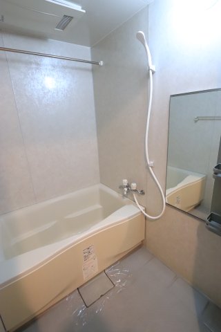 バス・シャワールーム　※別部屋のお写真で、現況優先と致します。