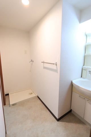 洗面設備　※別部屋のお写真で、現況優先と致します。