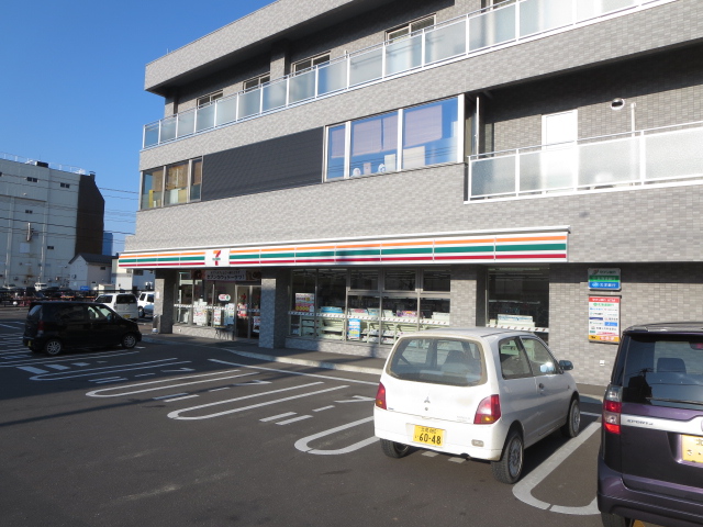 コンビニ　セブンイレブン 北見北四条店（コンビニ）まで392m