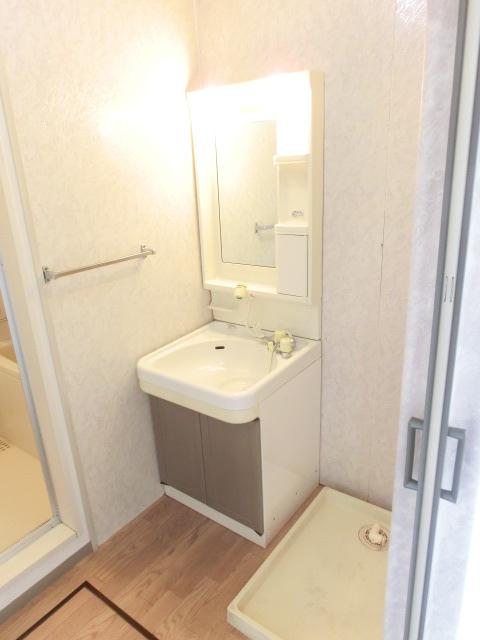 洗面設備　使いやすい洗面所です