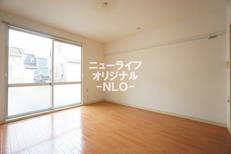 その他　洋室別アングル　壁にはレールフックが付いています☆