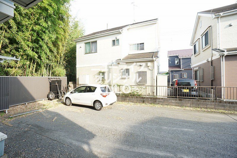 駐車場　敷地内駐車場有り（別契約、空き区画要確認）