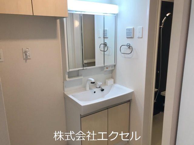 洗面設備　三面鏡付洗面台完備♪