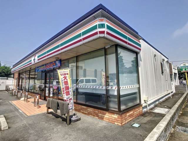 コンビニ　セブンイレブン（コンビニ）まで792m