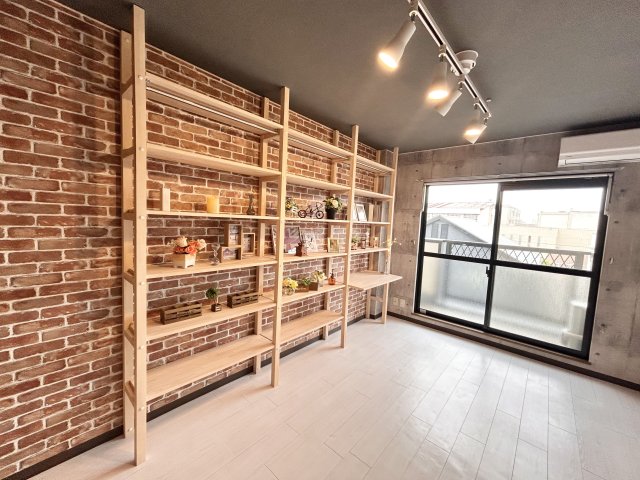 居室・リビング　こちらの居間で趣味の時間をお楽しみください
