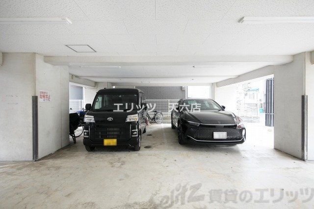 駐車場　駐車場