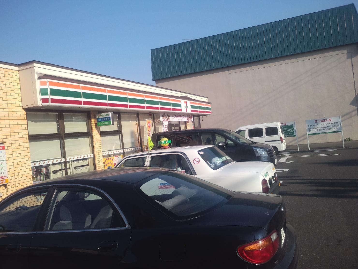 コンビニ　セブンイレブン札幌宮の森4条店（コンビニ）まで157m