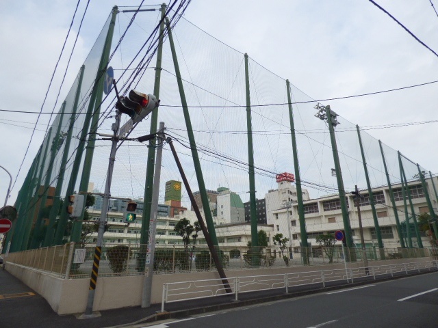 中学校　横浜市立横浜吉田中学校（中学校）まで1204m