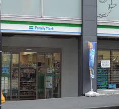 コンビニ　ファミリーマート恵比寿駅東店（コンビニ）まで212m