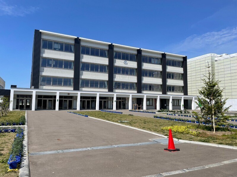 小学校　札幌市立発寒西小学校（小学校）まで708m