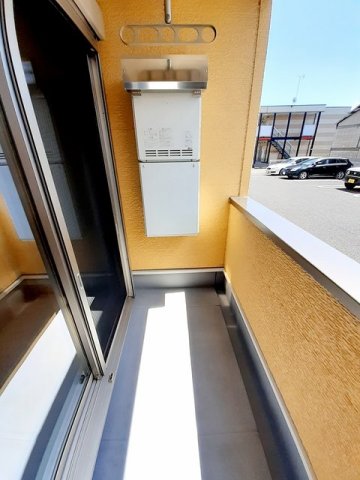バルコニー　暖かな日差しのふりそそぐバルコニー