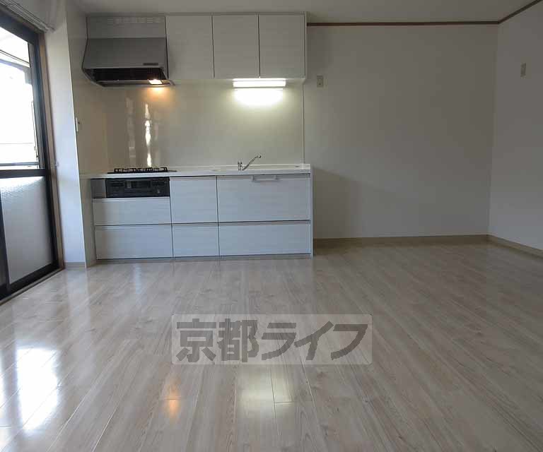 居室・リビング　きれいなお部屋です