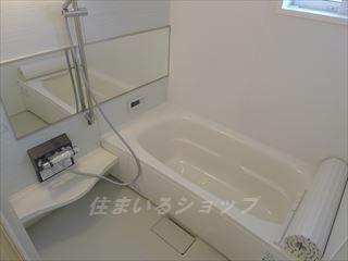 バス・シャワールーム　追い焚き・窓あり