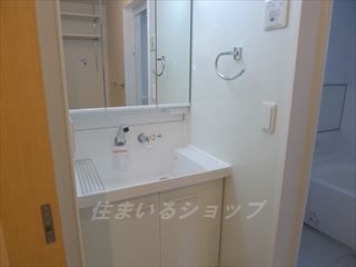 洗面設備　三面鏡付きシャンプードレッサー