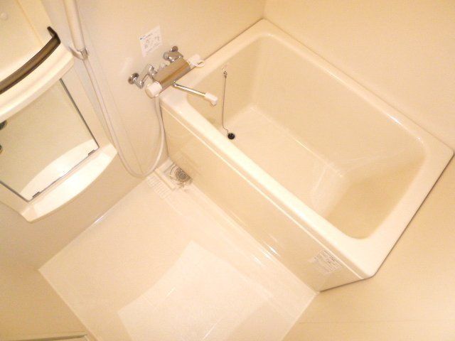 バス・シャワールーム　広めの浴室です。（浴室乾燥機