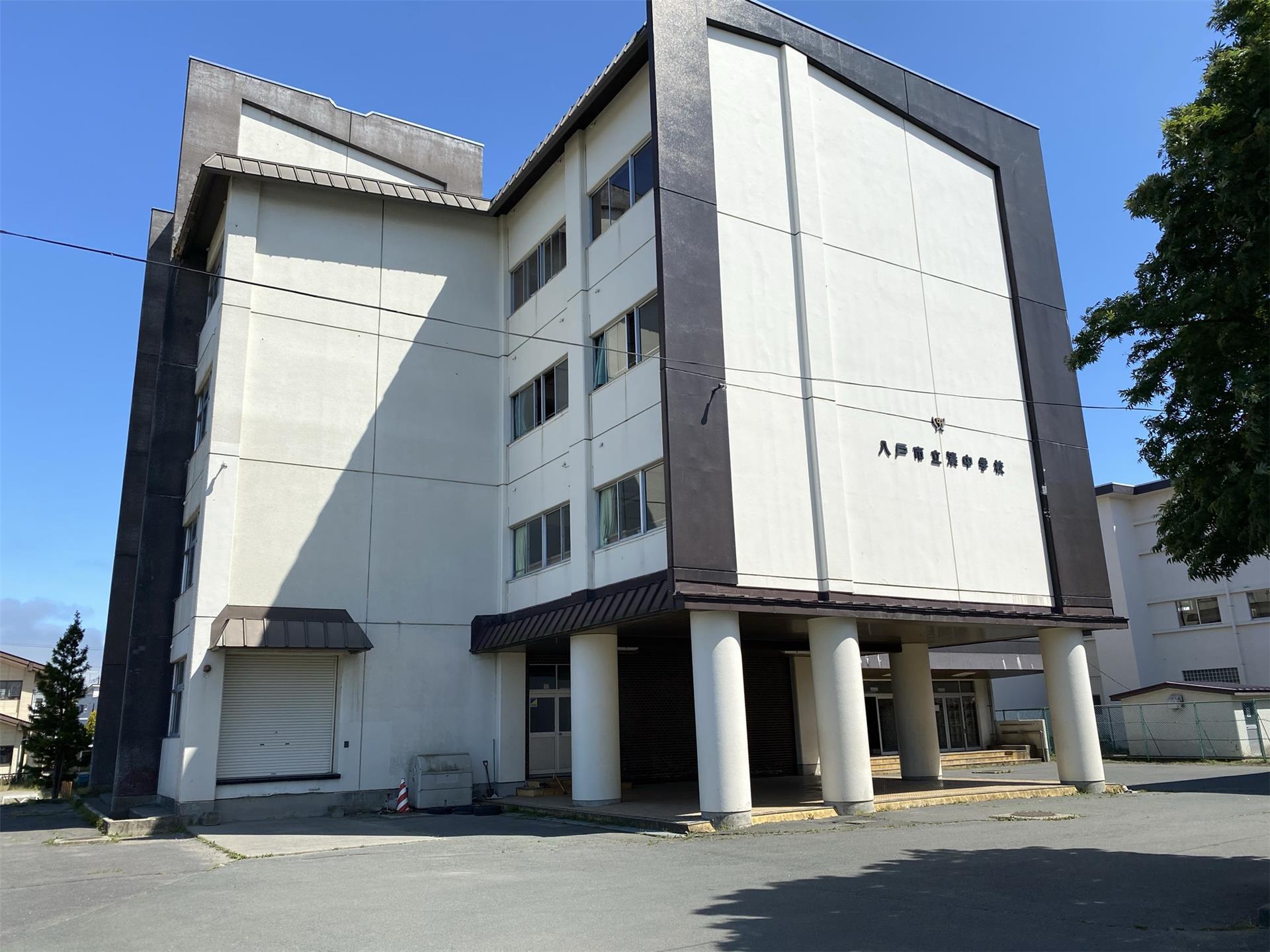 中学校　八戸市立湊中学校（中学校）まで964m