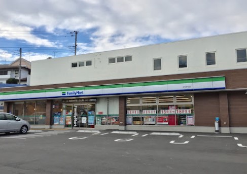 コンビニ　ファミリーマート さちが丘店（コンビニ）まで687m
