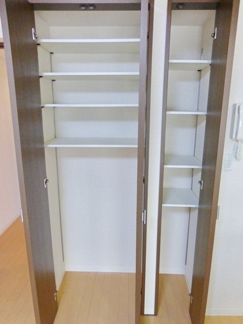収納　★スタイリッシュな収納スペース付いてます★