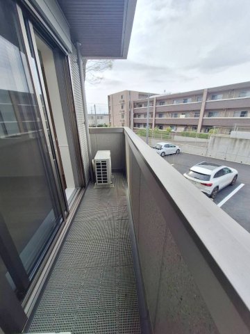 バルコニー　敷地内駐車場