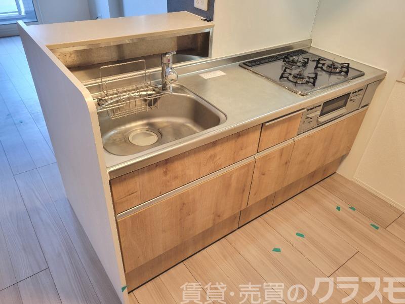 キッチン　効率よくお料理できる３口コンロ付き♪