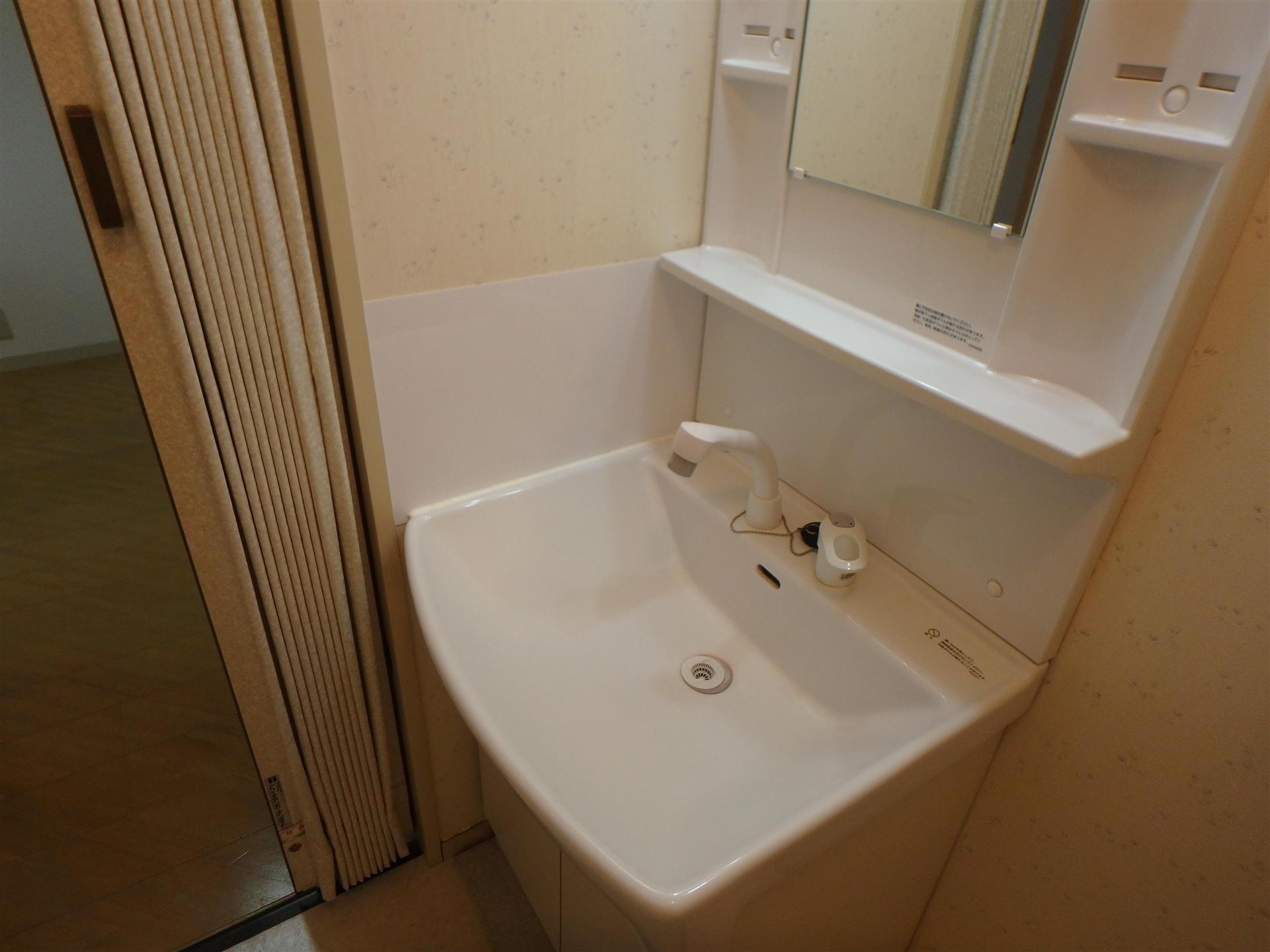 洗面設備　忙しい朝に嬉しい洗髪洗面化粧台です