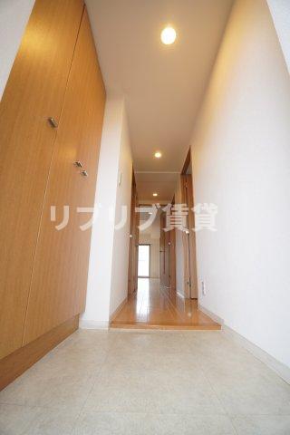 グランダジュール千葉みなとの玄関写真