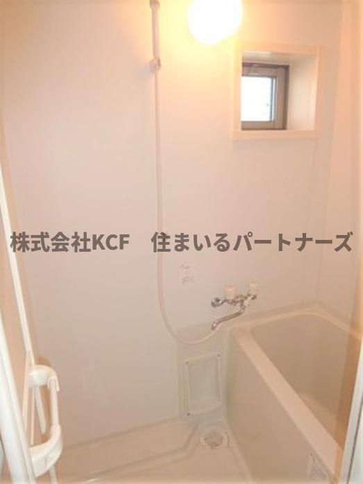 バス・シャワールーム　コンパクトで使いやすいお風呂です
