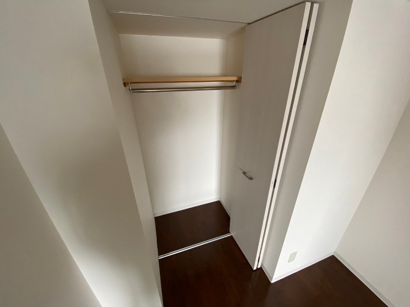 収納　寝室の収納です。部屋がすっきり片付きます。