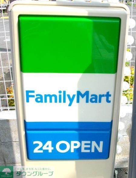 コンビニ　ファミリーマートさいたま松本店（コンビニ）まで710m