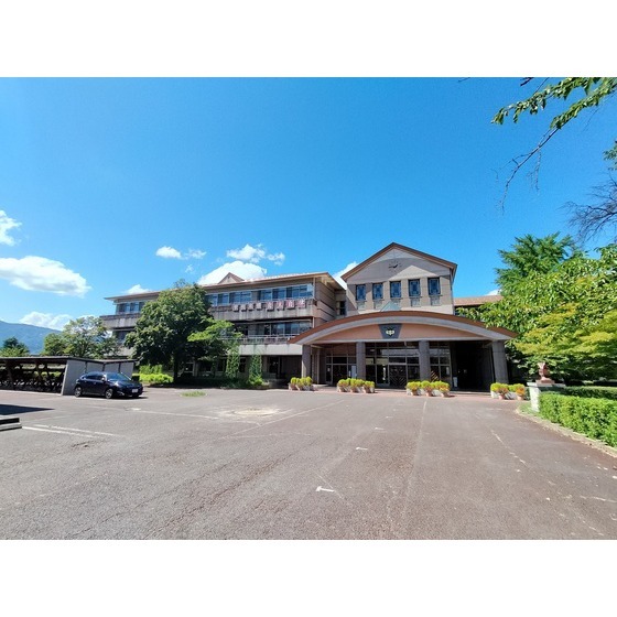 中学校　埴生中学校（中学校）まで800m