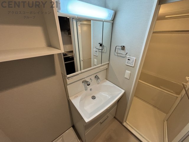 洗面設備　洗面所内に洗濯機置場あり♪