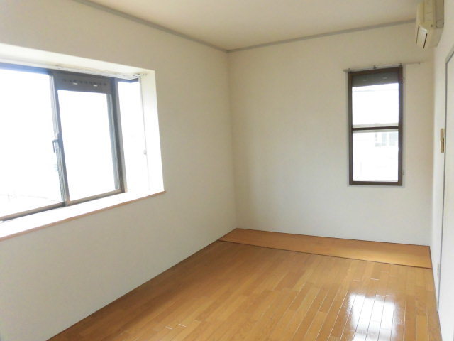 居室・リビング　二面採光の明るいお部屋です