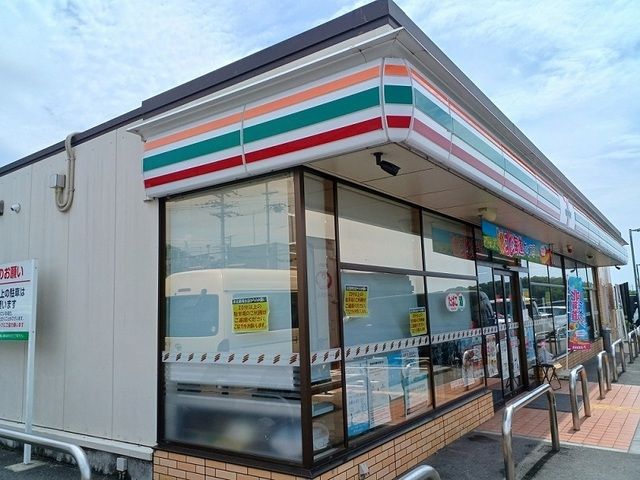 コンビニ　セブンイレブン様（コンビニ）まで160m