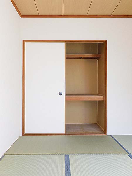 収納　和室に押入完備！