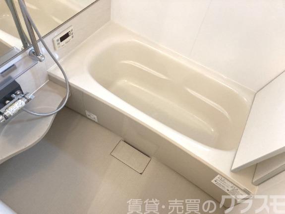 バス・シャワールーム　浴室乾燥機＆追焚機能付き広々バスルーム♪