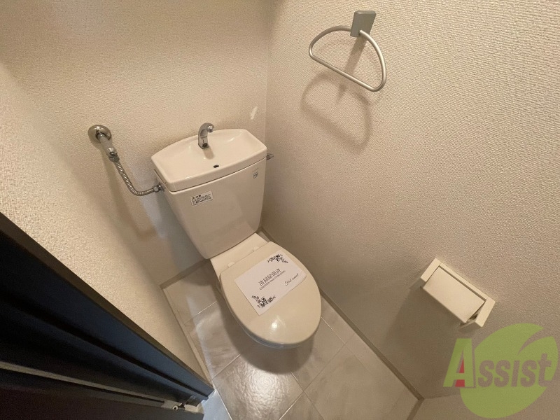トイレ　こちらはトイレです。清潔感があり、安心して使用できます。