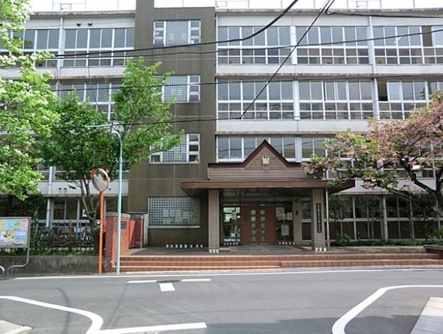 中学校　目黒区立第八中学校（中学校）まで711m