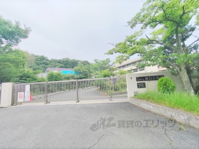 小学校　生駒市立俵口小学校（小学校）まで600m