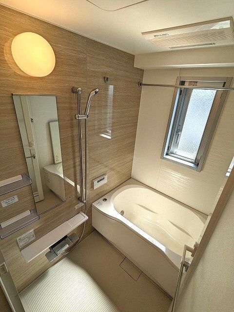 バス・シャワールーム　コンパクトで使いやすいお風呂です