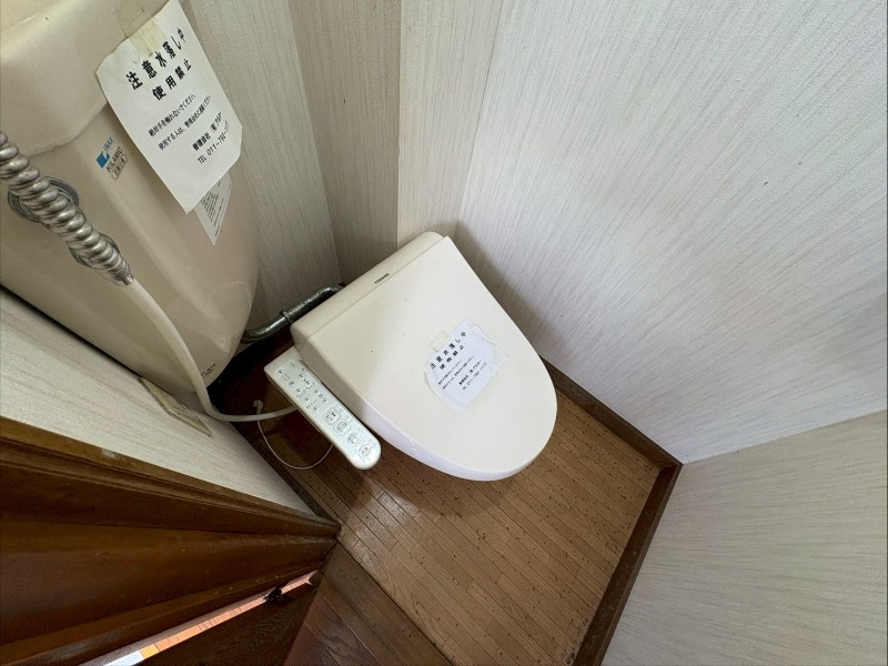 トイレ　こちらはトイレです。清潔感があり、安心して使用できます。