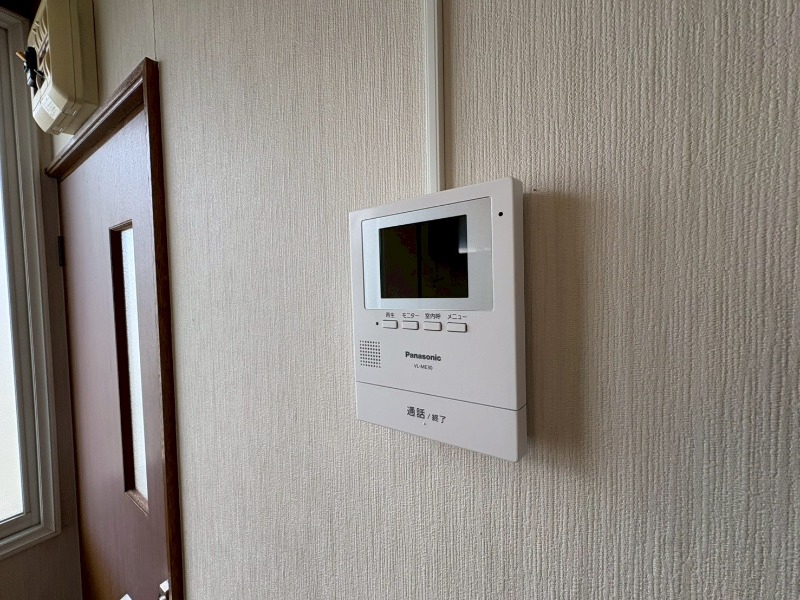 セキュリティ　ＴＶモニター付インターホンです。来客者の顔が見えるので安心！