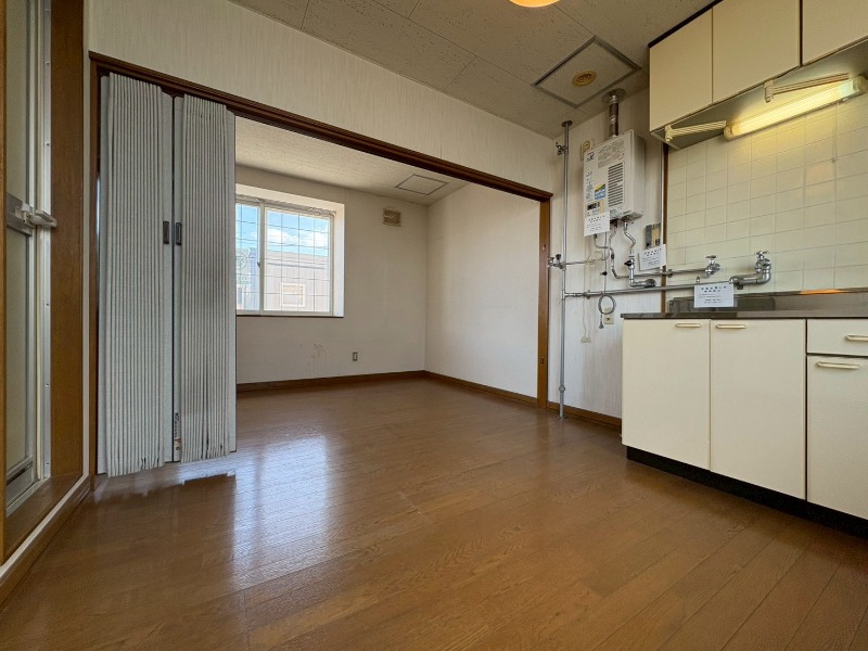 居室・リビング　広くてキレイなお部屋が広がっていて、充実した生活が送れそう。