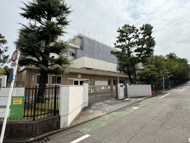 小学校　川崎市立梶ケ谷小学校（小学校）まで303m