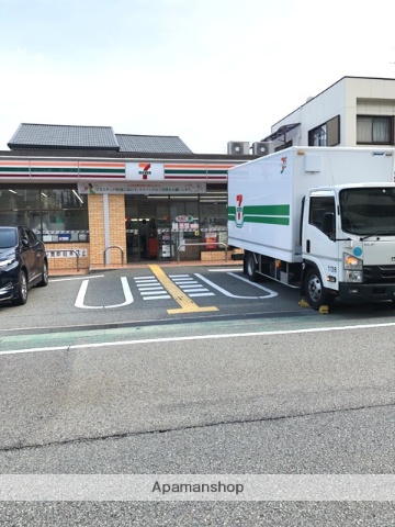 コンビニ　セブンイレブン（コンビニ）まで878m