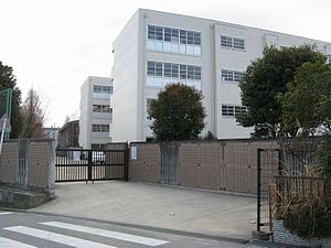 中学校　片山中学校（中学校）まで772m