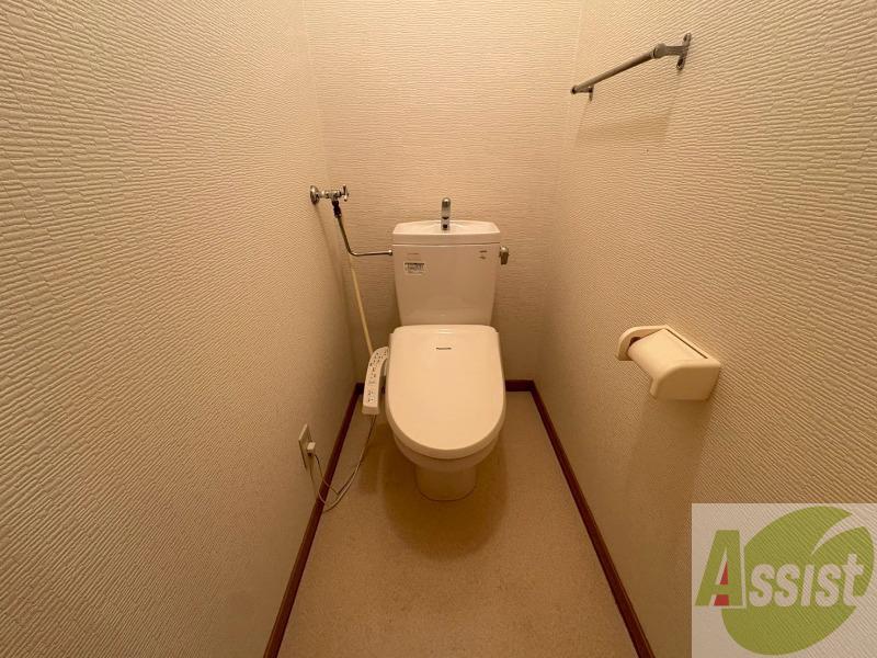 トイレ　こちらはトイレです。清潔感があり、安心して使用できます。