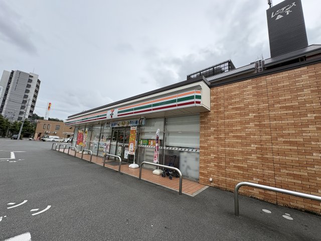 コンビニ　セブン－イレブン　安芸府中浜田店（コンビニ）まで666m