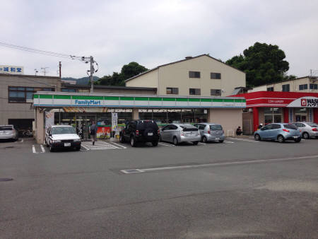 コンビニ　ファミリーマート 博多金の隈3丁目店（コンビニ）まで468m
