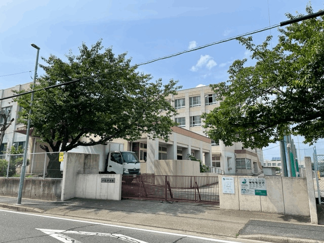 中学校　名古屋市立一色中学校（中学校）まで822m